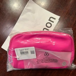 ❖NWT❖ lululemon sonic pink belt bag
